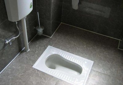 衛(wèi)生間潮濕多霉？玻璃膠易發(fā)黑？懂行人都在用這種替代品，防霉更衛(wèi)生